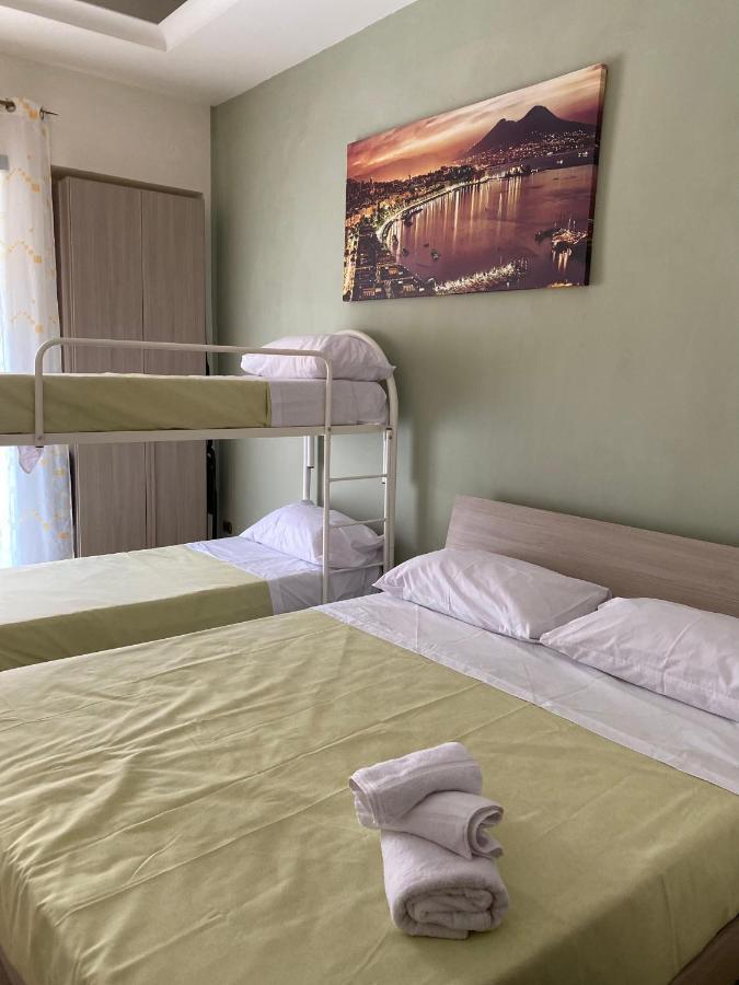 Falu Napoli Centro Camera Con Cucina E Bagno Privato Hotel Exterior foto