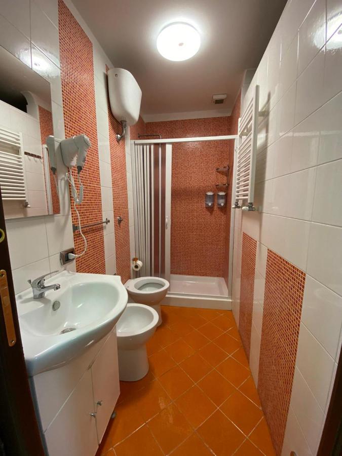 Falu Napoli Centro Camera Con Cucina E Bagno Privato Hotel Exterior foto