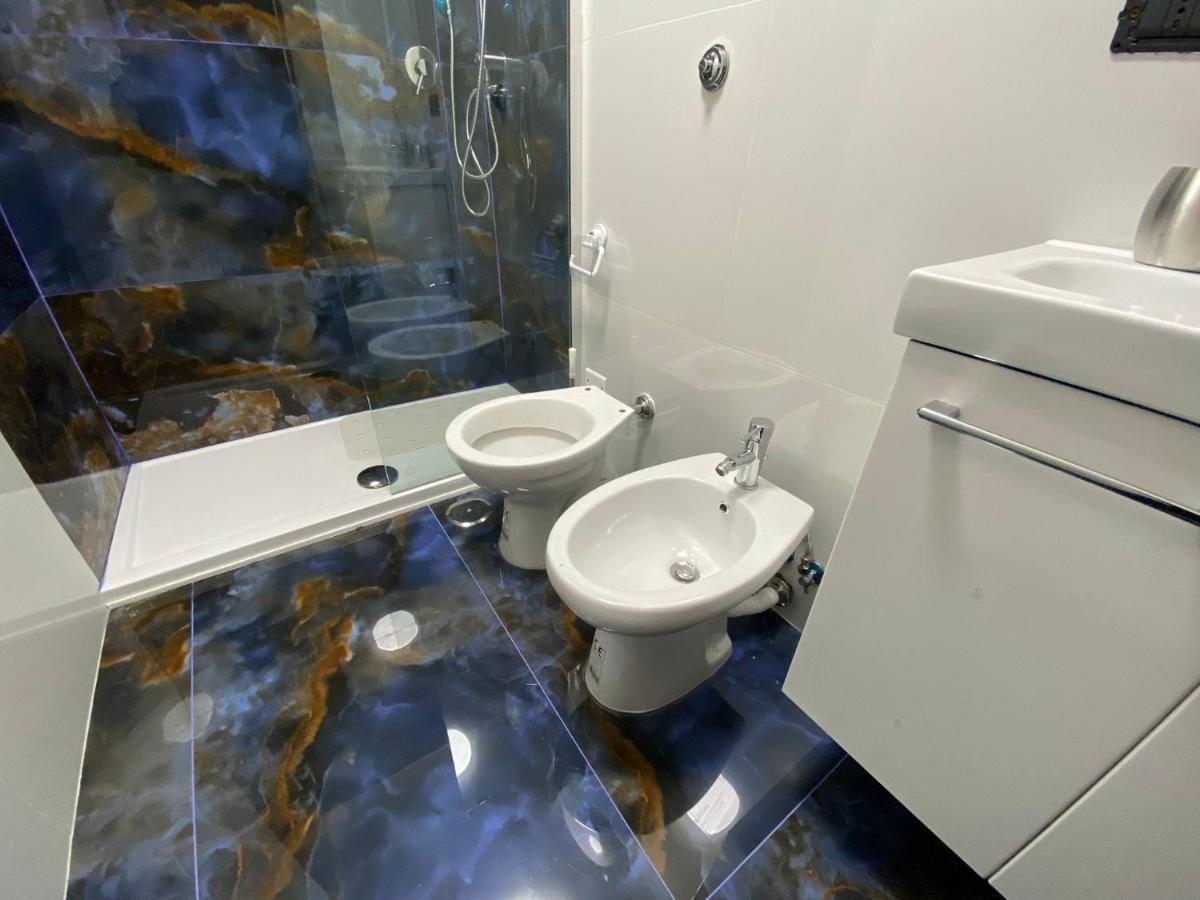 Falu Napoli Centro Camera Con Cucina E Bagno Privato Hotel Exterior foto