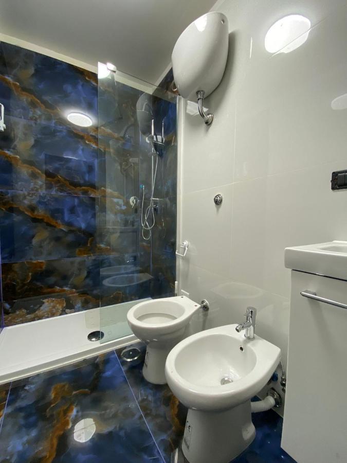 Falu Napoli Centro Camera Con Cucina E Bagno Privato Hotel Exterior foto